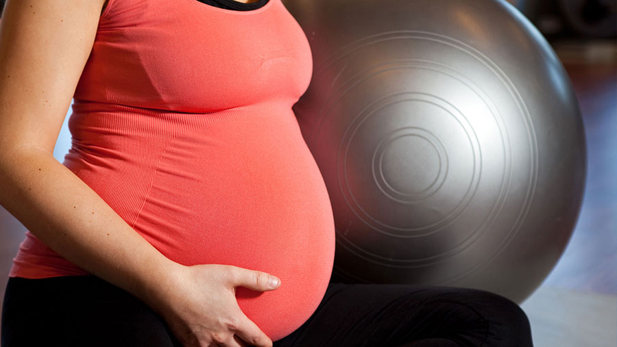 فواید فیزیوتراپی در بارداری: فیزیوتراپی در مطب و منزل توسط خانم و آقا