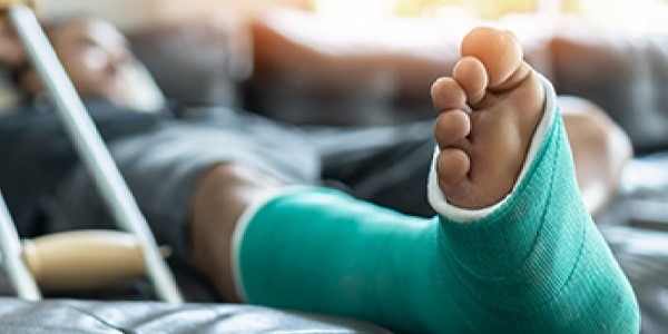 عوارض زود باز کردن گچ پا