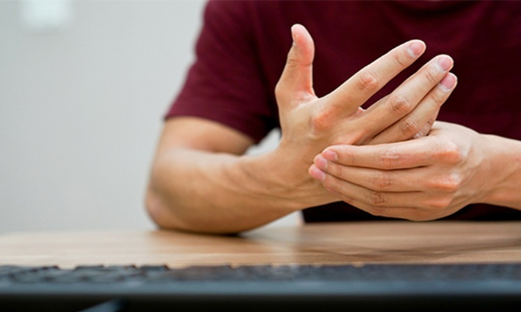 درد مچ دست بعد از کار با موبایل از چیست؟ 1 درد مچ دست بعد از کار